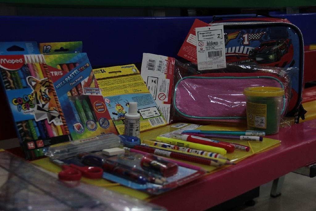 Ipem e Procon fiscalizam lojas de materiais escolares